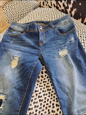 NEW. .Cute Size 7/8 Distressed Dark Blue Skinny Jeans